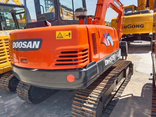 Excavadora Doosan DH55 5.5TON com cilindro hidráulico original e poucas horas de trabalho