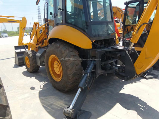 Carregador JCB 3CX usado em boas condições com carga nominal de 6 toneladas e ano de 2016
