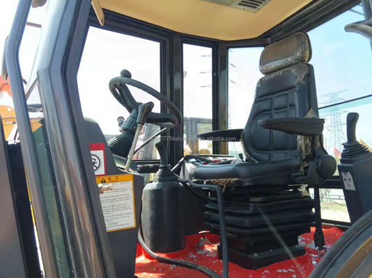 Carregador JCB 3CX usado em boas condições com carga nominal de 6 toneladas e ano de 2016