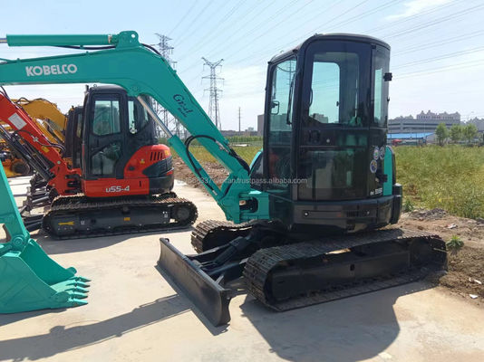 Excavadora Kobelco SK55SR usada com bomba hidráulica original e poucas horas de trabalho
