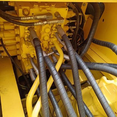 Excavadora Komatsu PC220 com 22000 kg de peso da máquina e cilindro hidráulico original