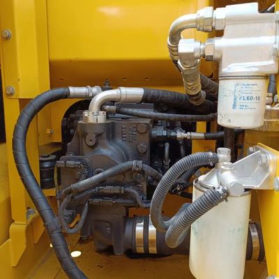 Grande Excavadora Komatsu PC130 de 13 toneladas de segunda mão com cilindro hidráulico original