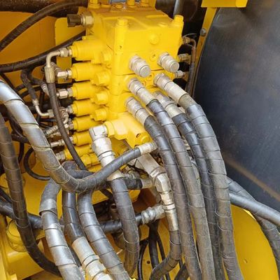 Grande Excavadora Komatsu PC130 de 13 toneladas de segunda mão com cilindro hidráulico original
