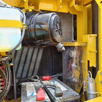 Excavadora Komatsu 13000 KG Escolha ideal para aplicações de construção e engenharia