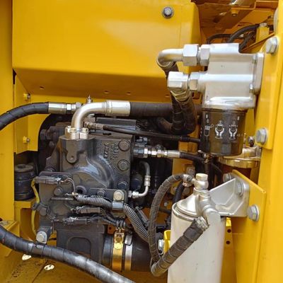 Excavadora Komatsu PC130 com válvula hidráulica original e 90% de estado no Japão