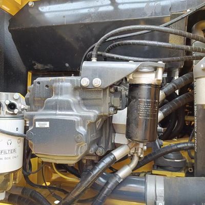 Excavadora Komatsu PC220 de 22 toneladas com válvula hidráulica original em grande demanda