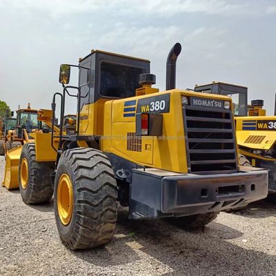Carregador usado Komatsu WA 380 de segunda mão com poucas horas de trabalho e excelente desempenho
