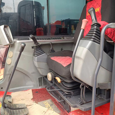 Excavadora DOOSAN DX60 com capacidade de balde de 0,21M3 no mercado da construção hidráulica