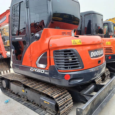 Excavadora DOOSAN DX60 com excelente eficiência e bom desempenho a preços acessíveis