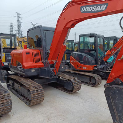 Excavadora DOOSAN DX60 com excelente eficiência e bom desempenho a preços acessíveis
