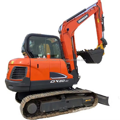 Excavadora DOOSAN DX60 2016 Ano 40kw Potência Excelente eficiência e bom desempenho