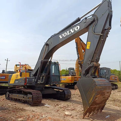 Excavadora VOLVO em bom estado com bomba hidráulica original e capacidade de balde de 1,2m3