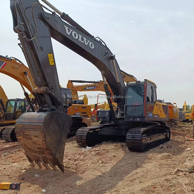 Excavadora VOLVO em bom estado com bomba hidráulica original e capacidade de balde de 1,2m3
