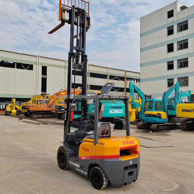 Camião elevador TCM 3 toneladas Camião elevador de segunda mão no Japão com 45 kW e 0-2000 horas de trabalho