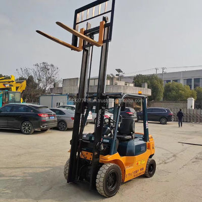 Toyota FD50 Caminhão de empilhadeira com 45 kW de Potência e 4500 KG de Peso em Grande Stock Pronto
