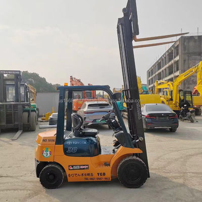 Toyota FD50 em ótimo estado e com 3 toneladas de peso operacional em estoque