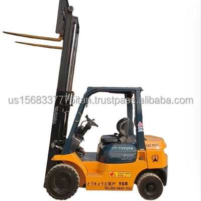 Caminhão Toyota FD50 em bom estado