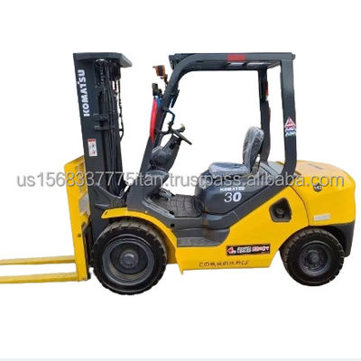 Nenhuma Capacidade de balde Usada 3 toneladas Komatsu diesel em empilhadeira 30 com válvula hidráulica original