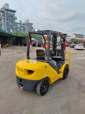 Forquilha diesel Komatsu de 3 toneladas usada 30 com 0-2000 horas de trabalho e fácil manutenção