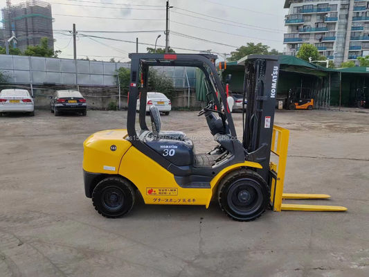 Forquilha diesel Komatsu de 3 toneladas usada 30 com 0-2000 horas de trabalho e fácil manutenção