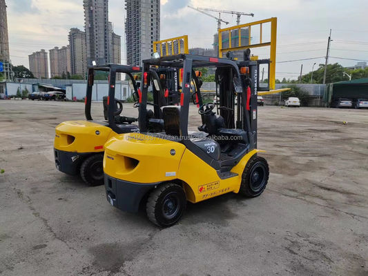 Forquilha diesel Komatsu de 3 toneladas usada 30 com 0-2000 horas de trabalho e fácil manutenção