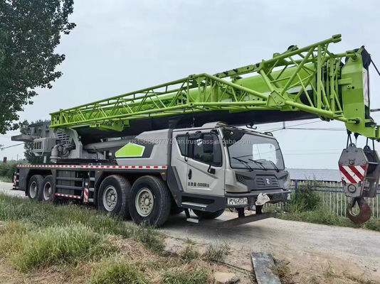 Guindaste Zoomlion usado de 90 toneladas com altura de elevação máxima de 4,5 m e excelente desempenho