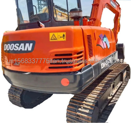 Excavadora DOOSAN DH55 com cilindro hidráulico original com grande eficiência e desempenho