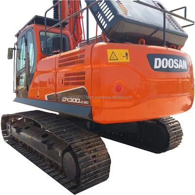 Excavadora usada Doosan DX300 de 30 toneladas com capacidade de balde de 1,5M3 em perfeito desempenho
