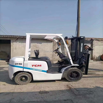 TCM 25 Máquina usada de empilhadeira com motor diesel e desempenho potente da TCM