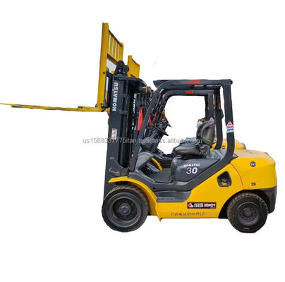 Empilhadeira Komatsu 30 com excelente desempenho e baixo peso