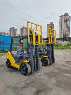 Usado Komatsu 30 em empilhadeira com excelente desempenho e Min. altura de elevação 4.5