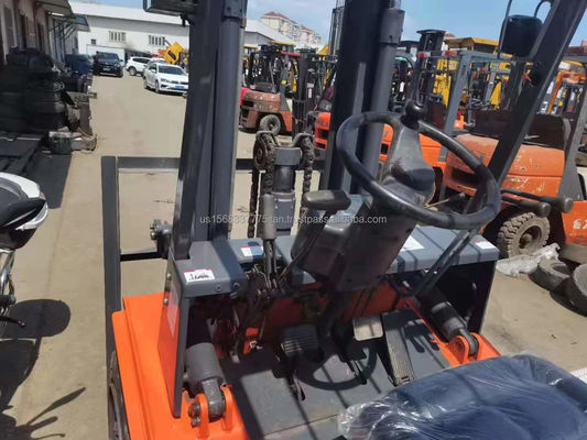 Elevador elevador de helicóptero diesel com altura mínima de elevação de 2,5 m e comprimento de garfo de 2 m