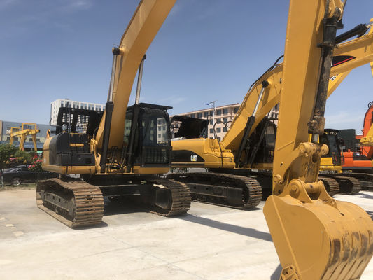 Excavadora Cat 330D2L de 30 toneladas com capacidade de balde de 1,56M3 e ano de 2016