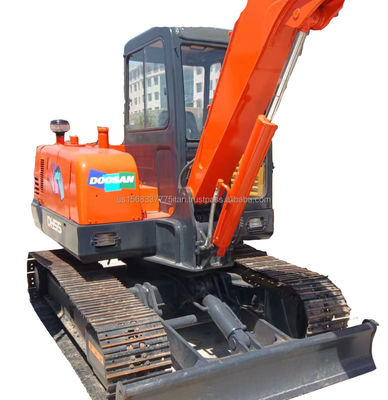 Excavadora DOOSAN DH55 de segunda mão com boa eficiência e cilindro hidráulico original