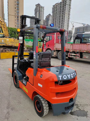 Elevador elétrico Toyota 9F30 usado Uma solução de manuseio de materiais confiável e durável