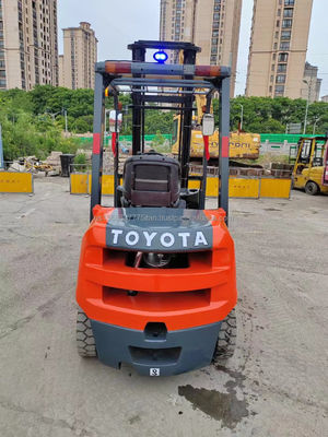 Elevador elétrico Toyota 9F30 usado Uma solução de manuseio de materiais confiável e durável