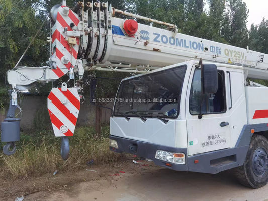 Guindaste Zoomlion usado de 25 toneladas com 25000 kg de peso e excelente desempenho