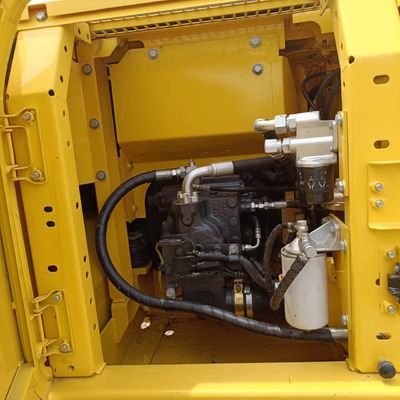 13 toneladas Peso de operação Komatsu PC130 Excavadora usada Design original Bom estado
