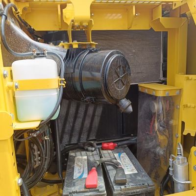 13 toneladas Peso de operação Komatsu PC130 Excavadora usada Design original Bom estado