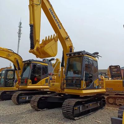 Excavadora Komatsu PC130 com cilindro hidráulico original e boas condições de funcionamento
