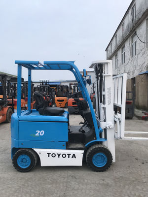 Forquilha Toyota de 2 toneladas usada e acessível para suas operações de armazém