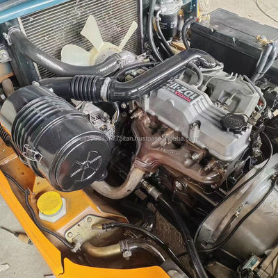 Potente motor a diesel Toyota 7F30 usado em empilhadeira com 3000 kg de peso e grande eficiência