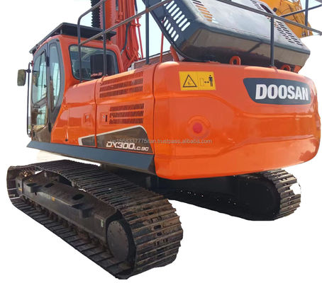 Excavadora DOOSAN DX300 de 30 toneladas usadas com boa eficiência e cilindro hidráulico original
