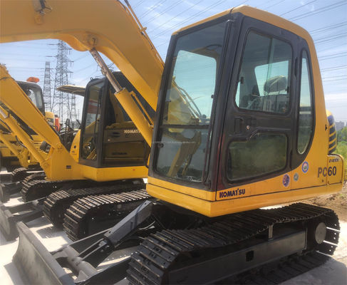 Excavadora usada de 6 toneladas Komatsu PC60 com válvula hidráulica original e poucas horas de trabalho