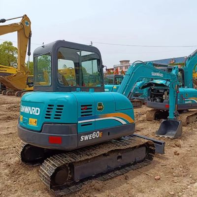 Motor usado da Caterpillar e componentes da Hyundai na mini escavadeira Sunward SWE60E de 6 toneladas